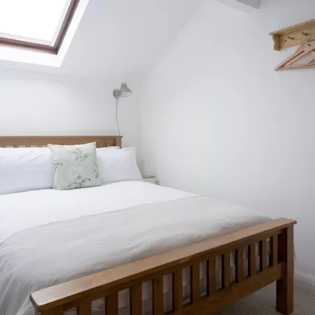 Richmond, Tithebarn St,