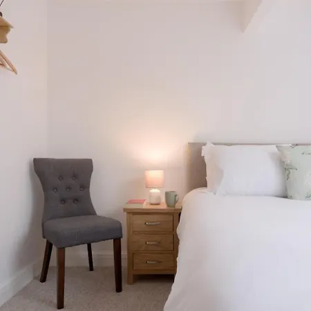 Richmond, Tithebarn St, *