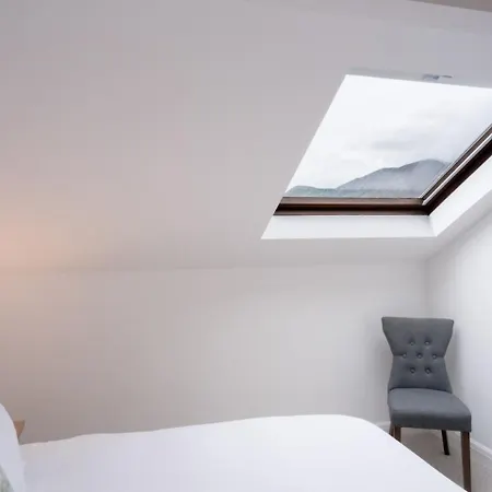 Richmond, Tithebarn St,