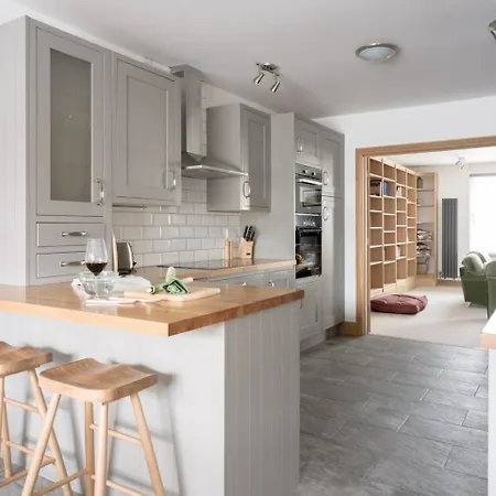 Richmond, Tithebarn St,